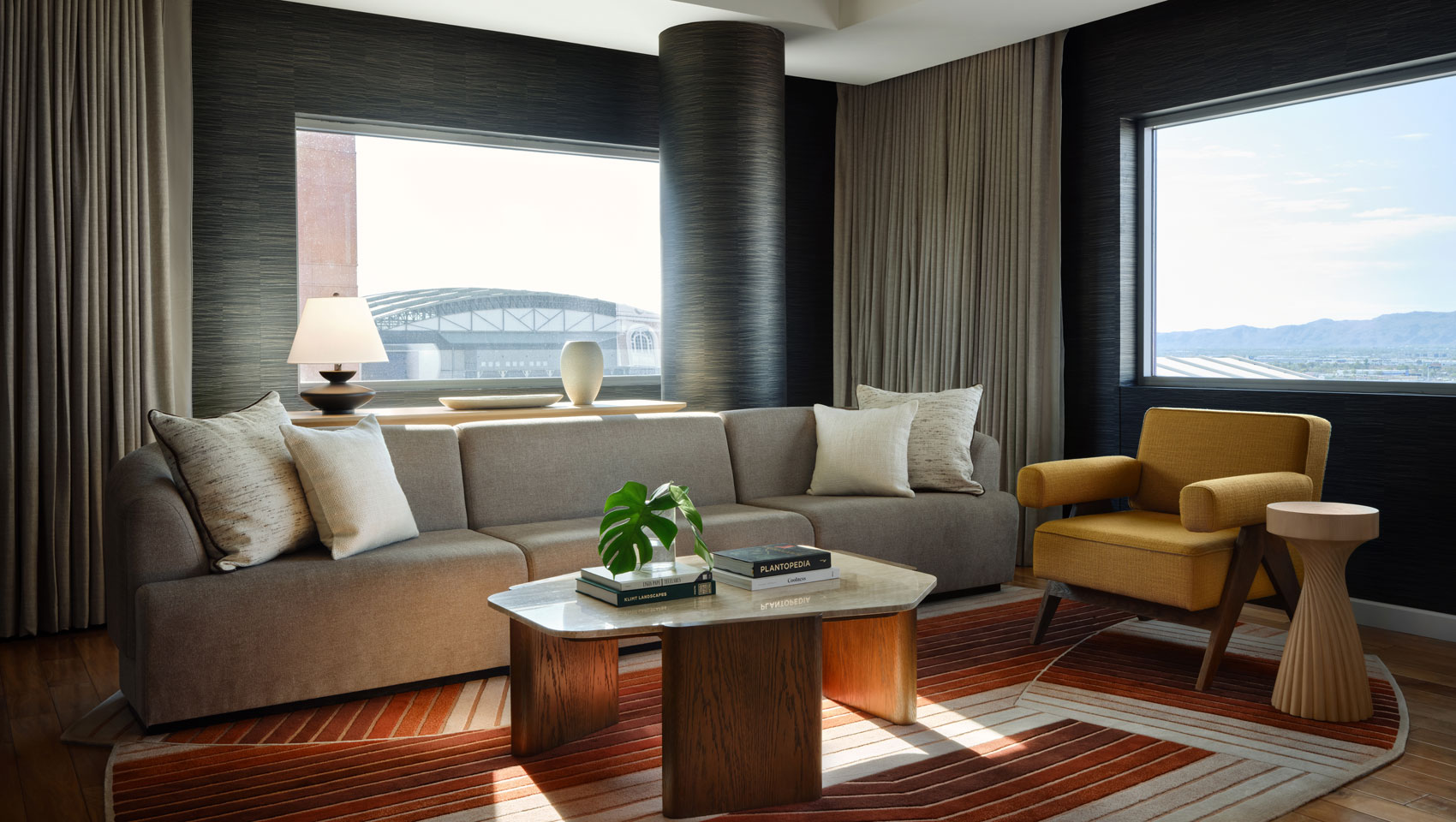 palomar phx guestrm2.jpg